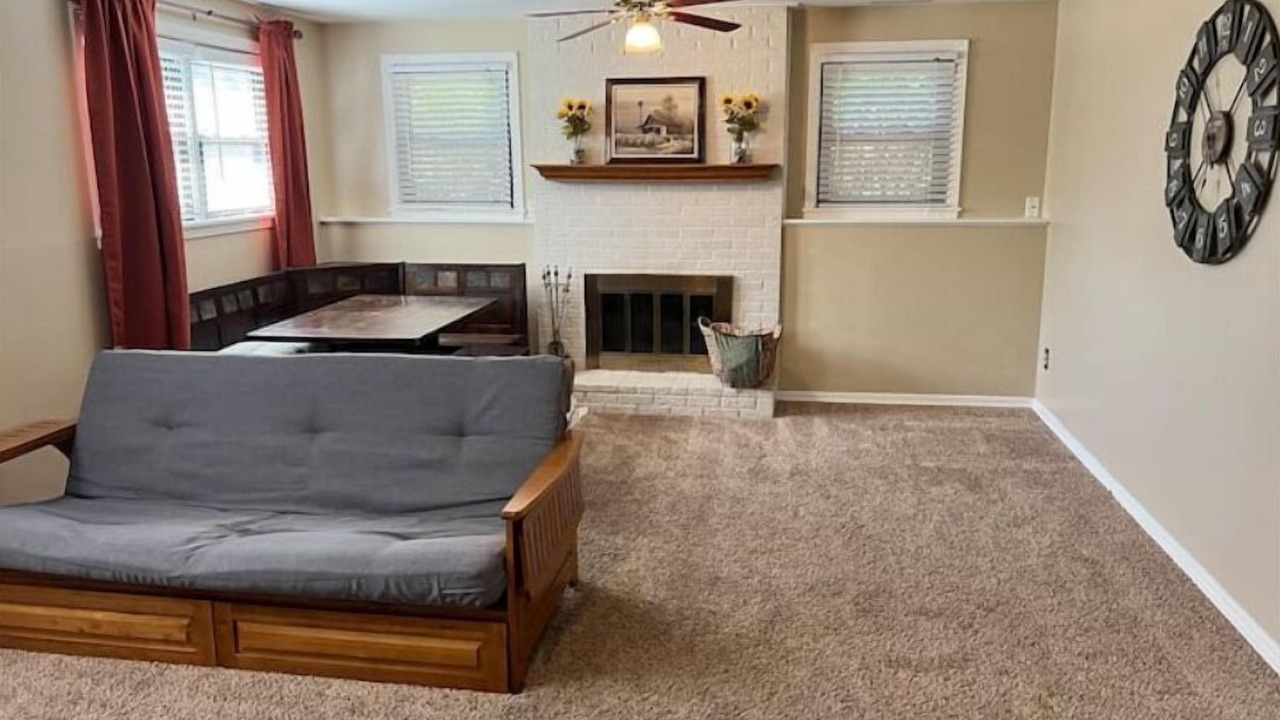 Photo of Livingroom in Nall Hills
