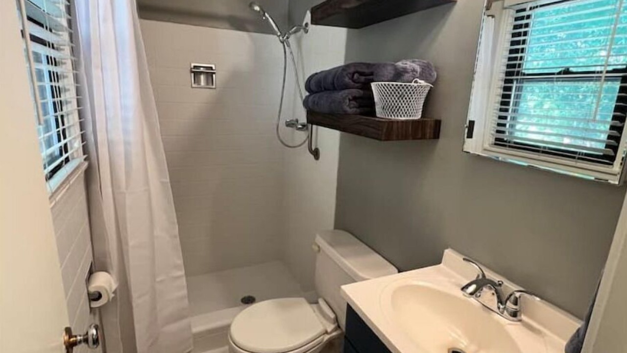 Photo of Bathroom in Nall Hills