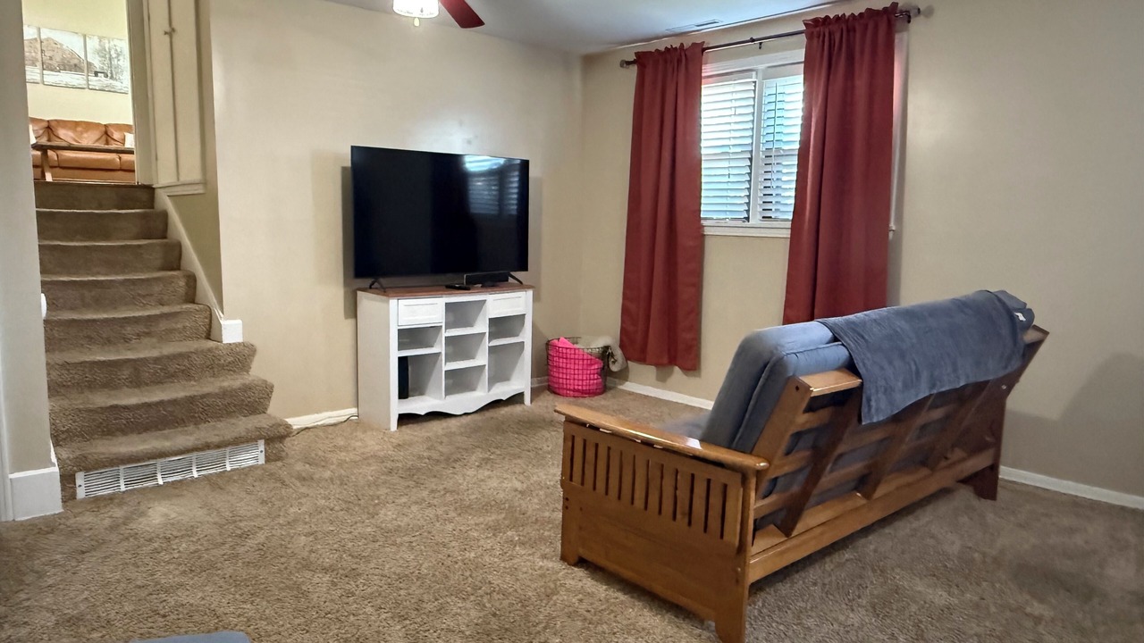 Photo of Livingroom in Nall Hills