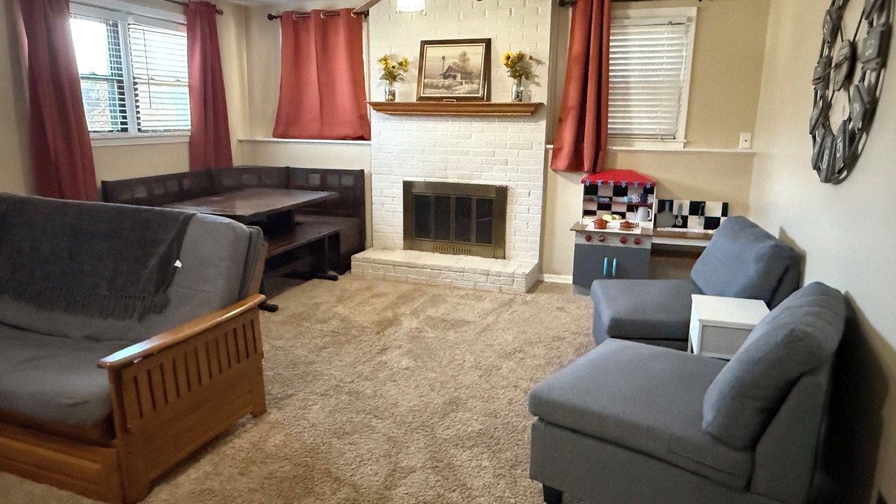 Photo of Livingroom in Nall Hills