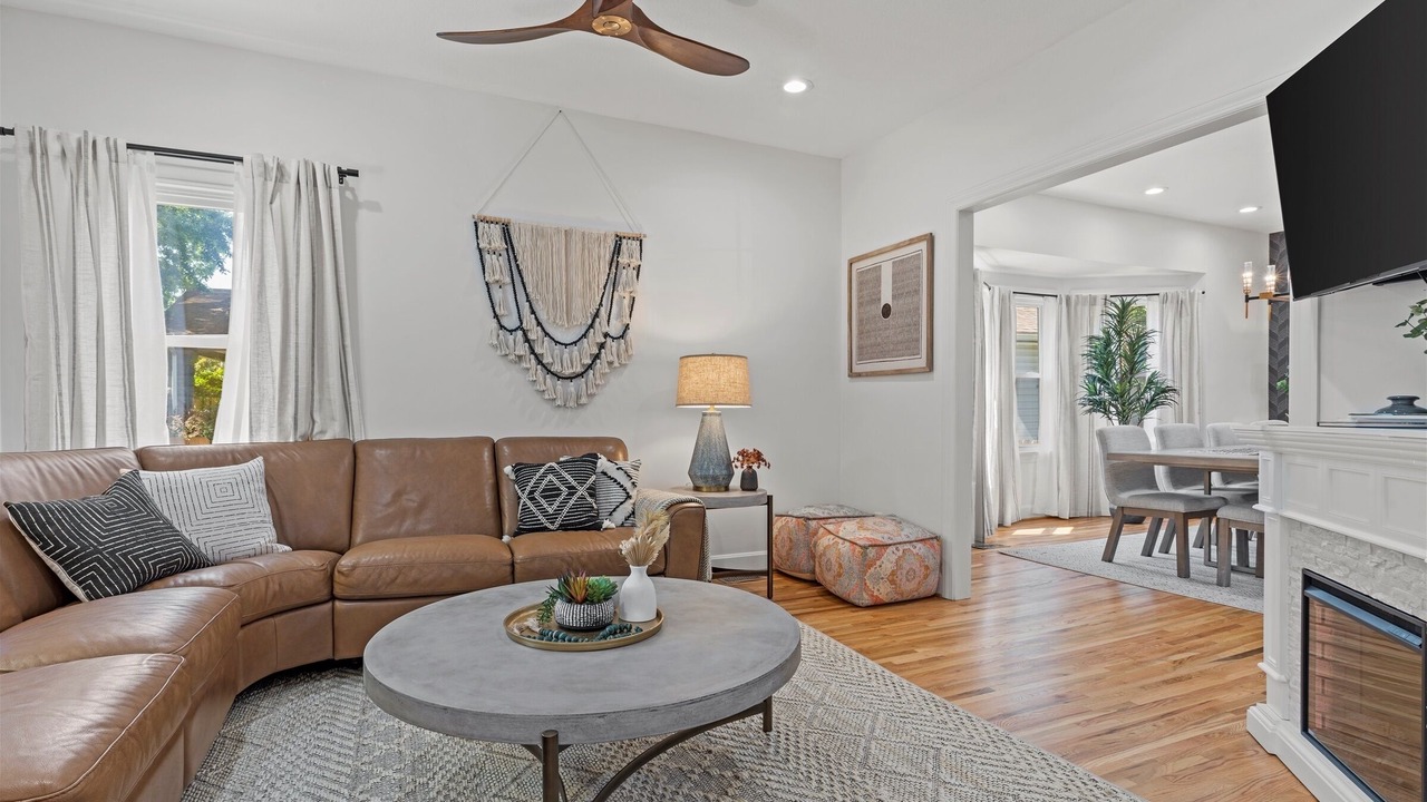 Photo of Livingroom in North Hyde Park