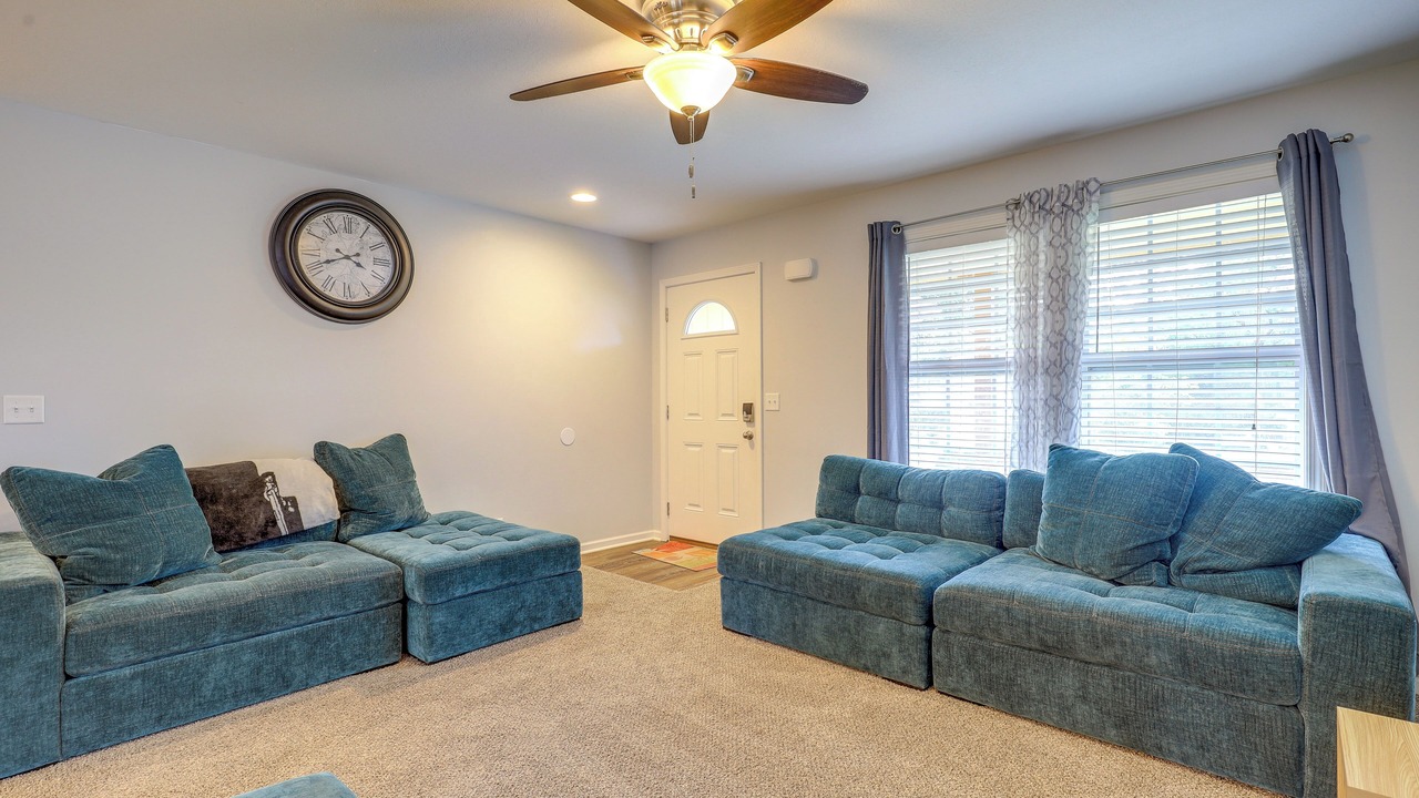 Photo of Livingroom in Lansing