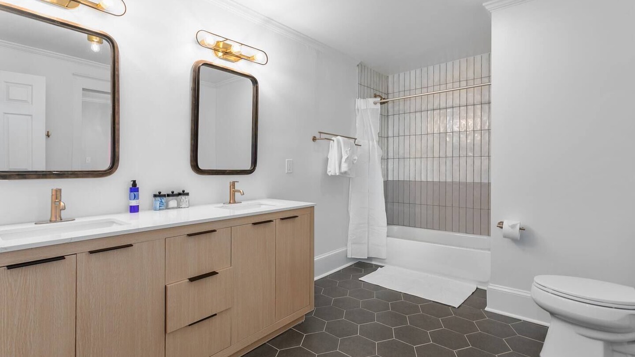 Photo of Bathroom in Hanover Place