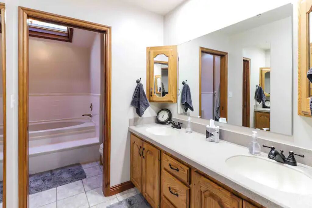 Photo of Bathroom in Lapoint