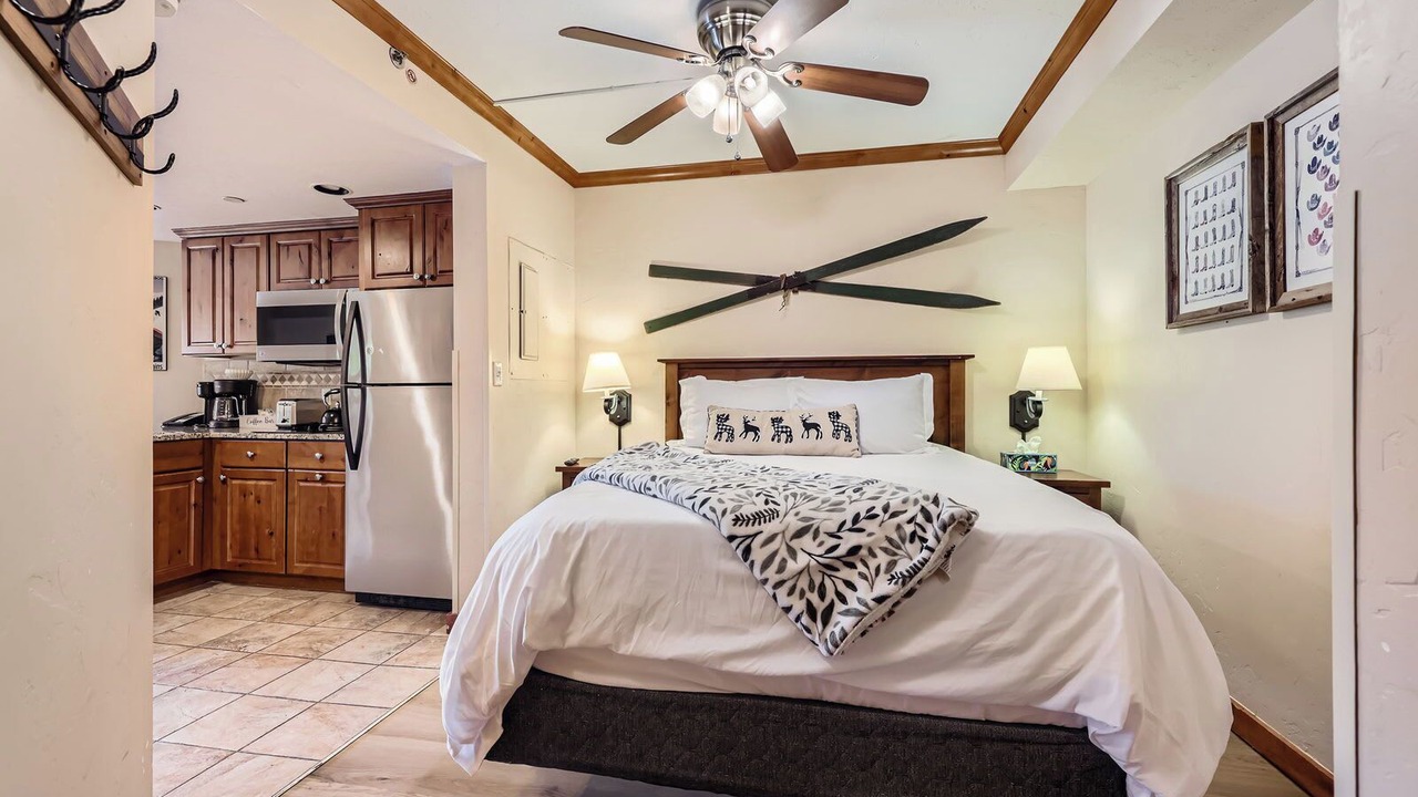 Photo of Bedroom in Peak 9