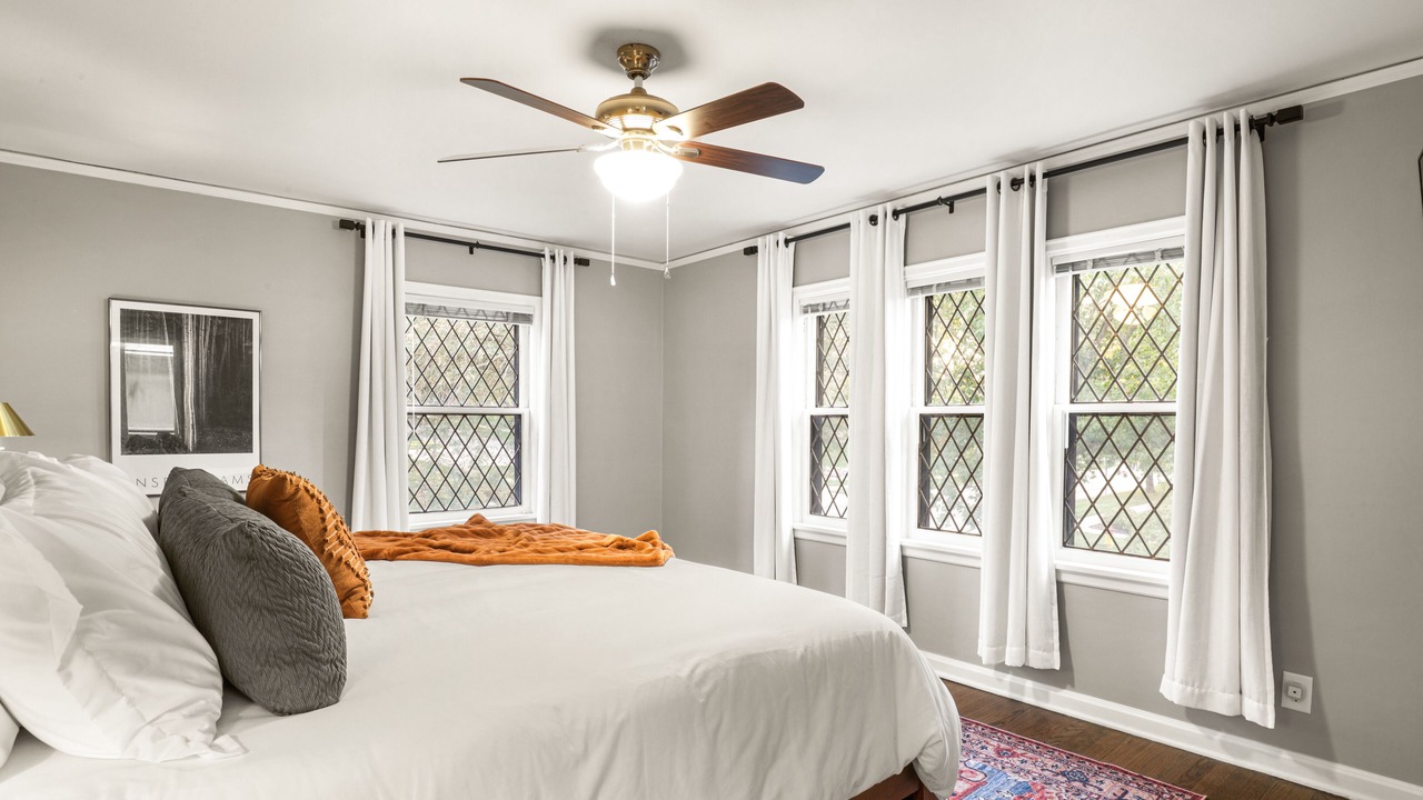 Photo of Bedroom in Dundee-Happy Hollow Historic District
