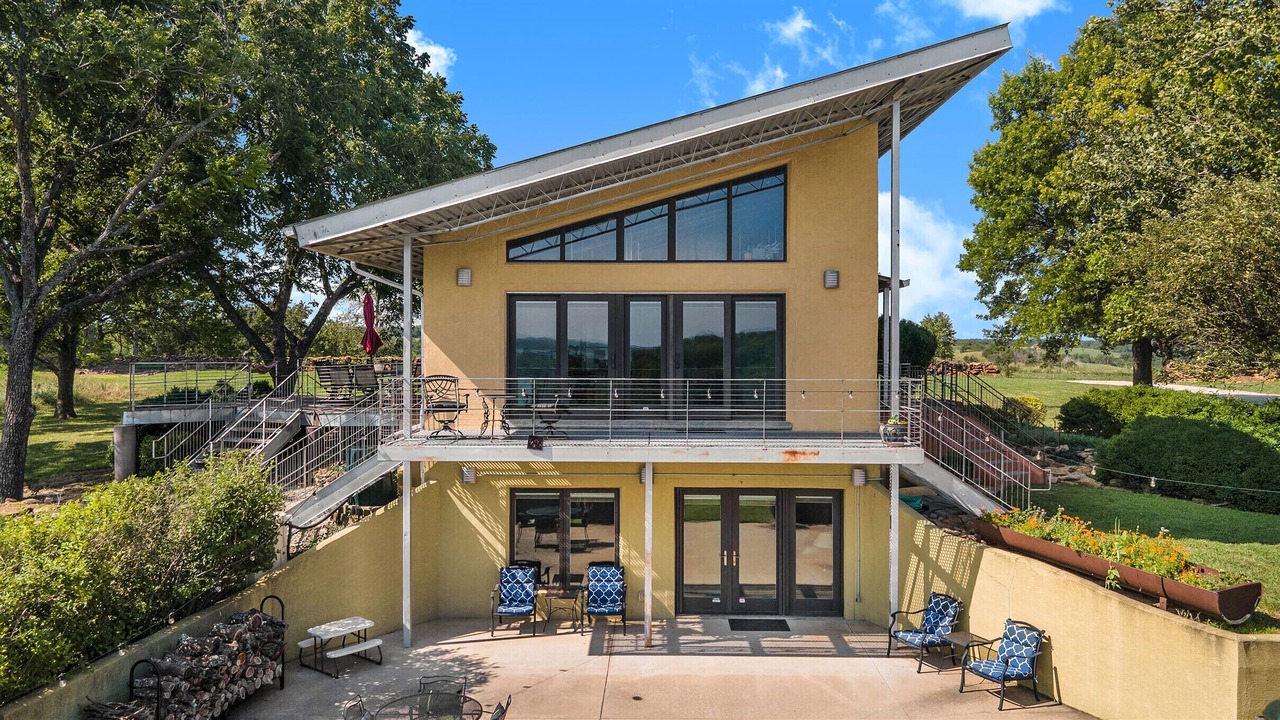 Photo of Patio Balcony in Lawrence