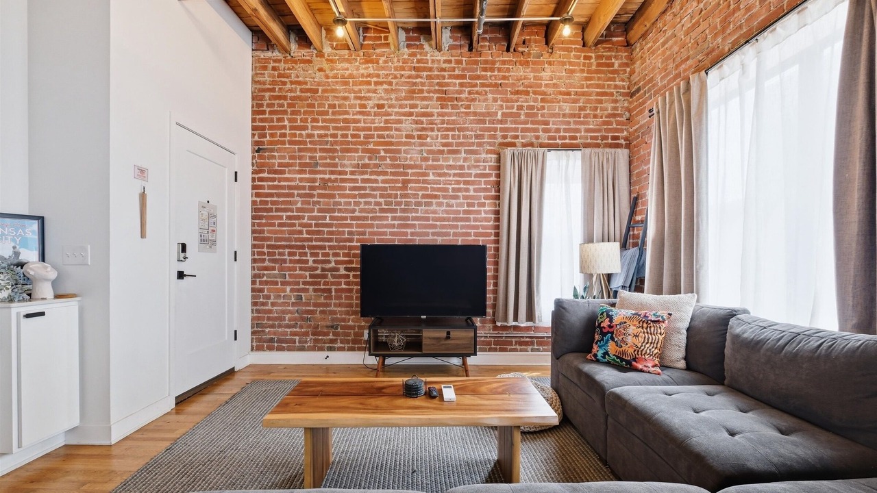 Photo of Bedroom in Crossroads Arts District