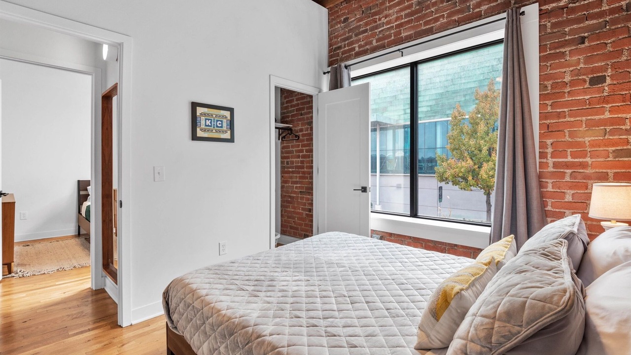 Photo of Bedroom in Crossroads Arts District