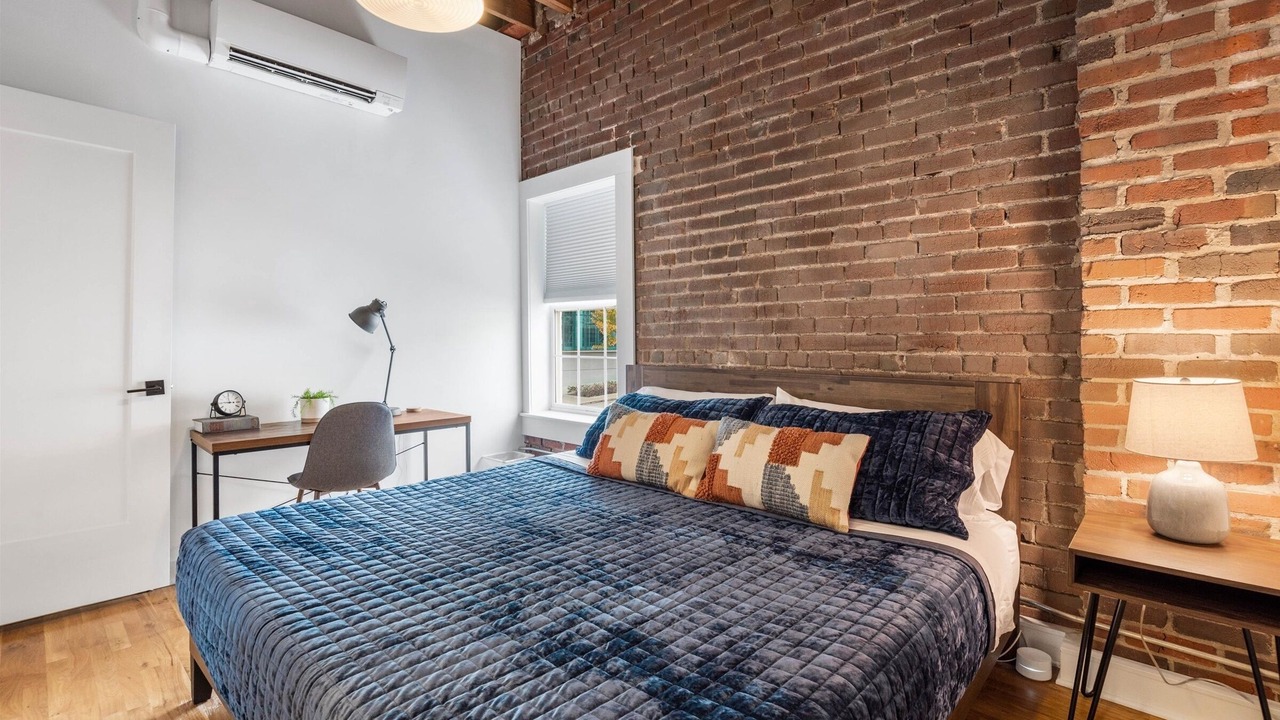 Photo of Bedroom in Crossroads Arts District