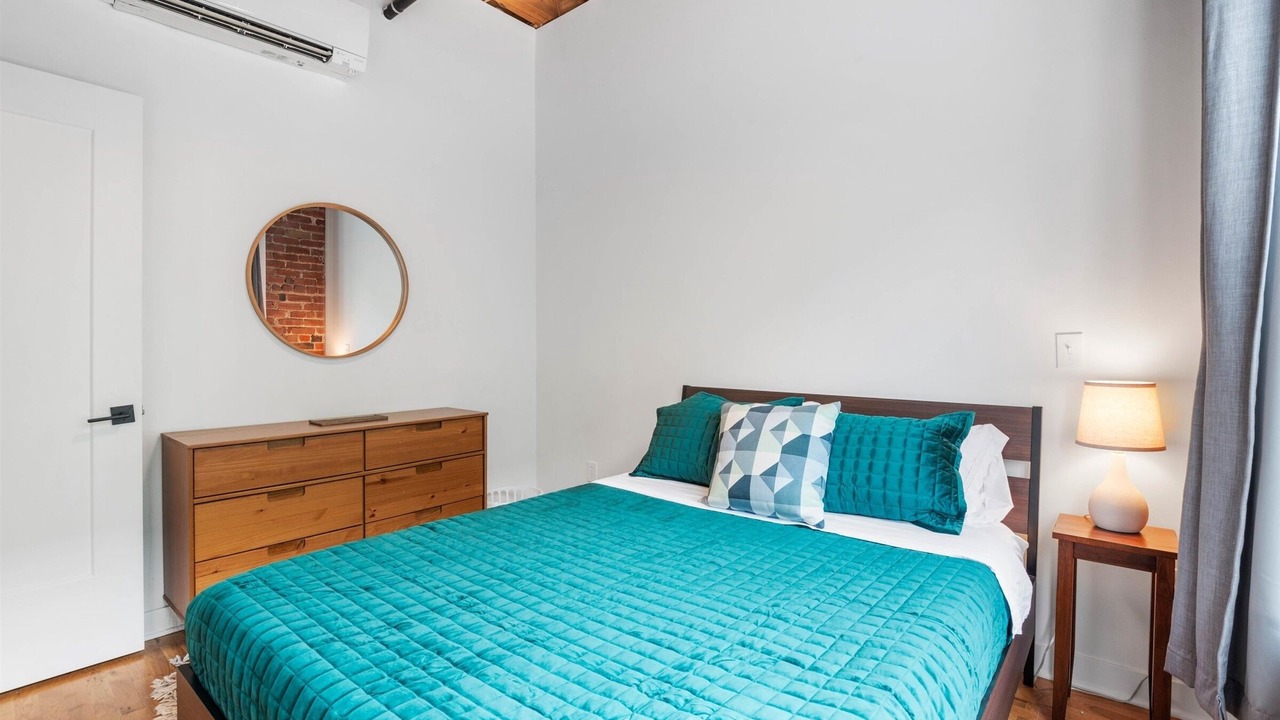 Photo of Bedroom in Crossroads Arts District