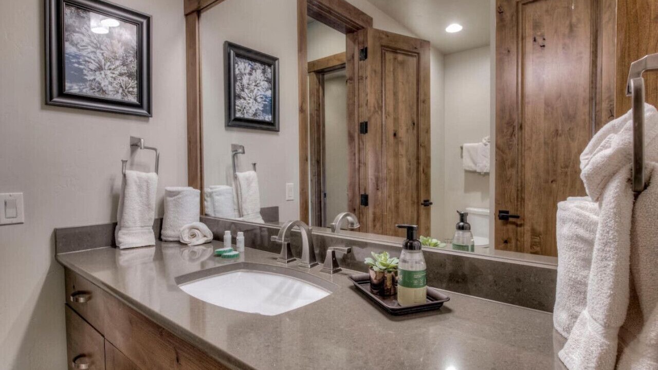 Photo of Bathroom in Fairmount On The River