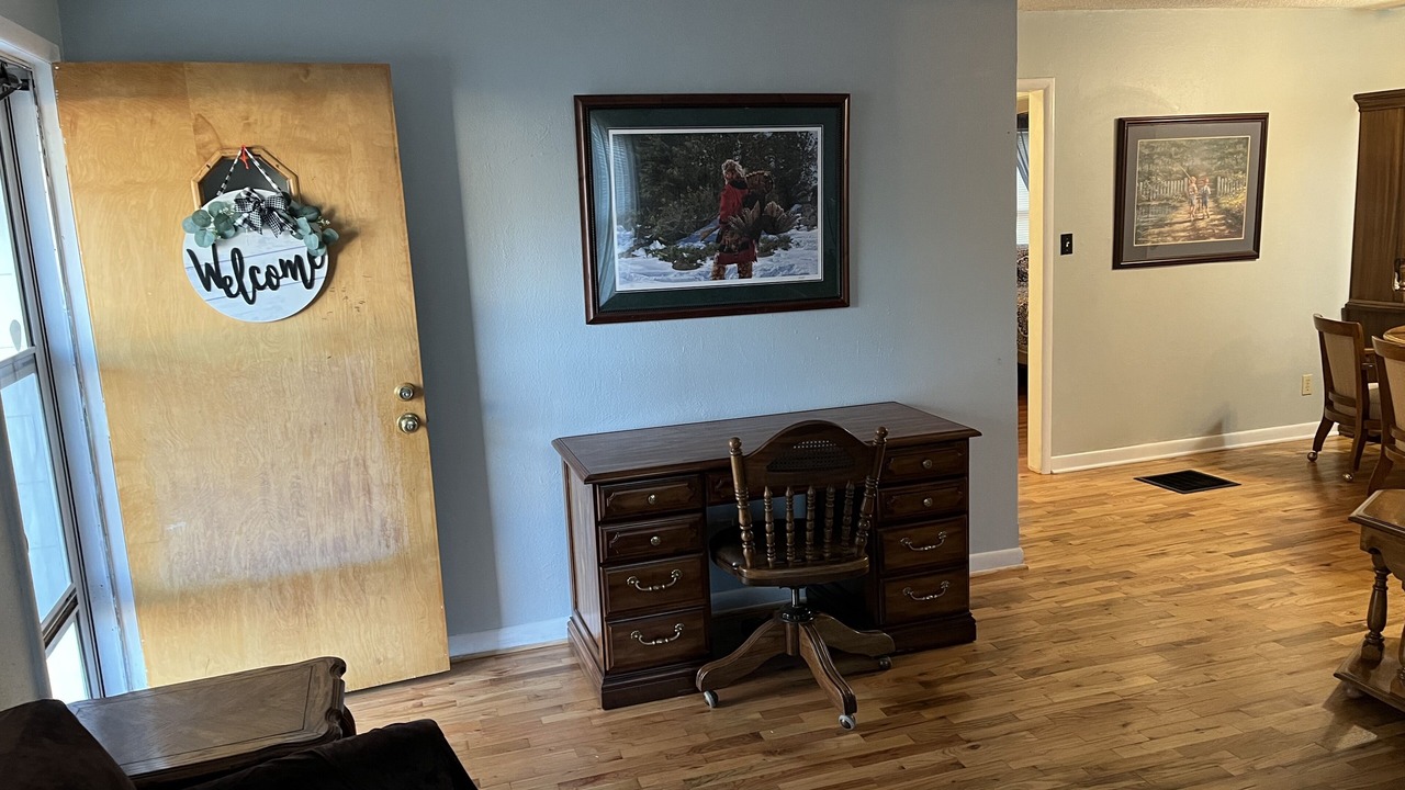 Photo of Livingroom in Laverne