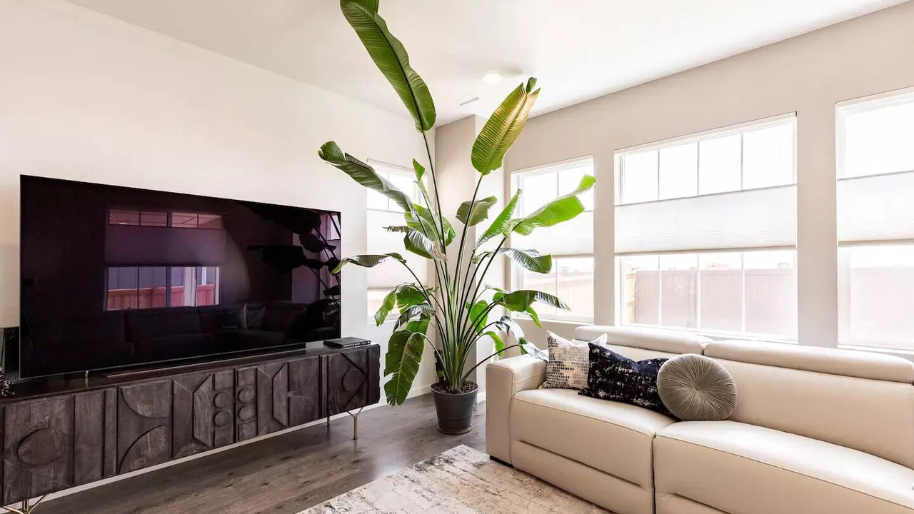 Photo of Livingroom in Watkins