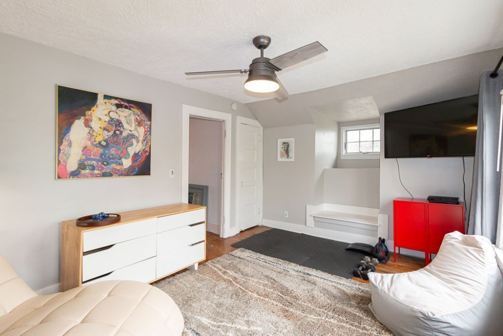 Photo of Livingroom in East Lawrence