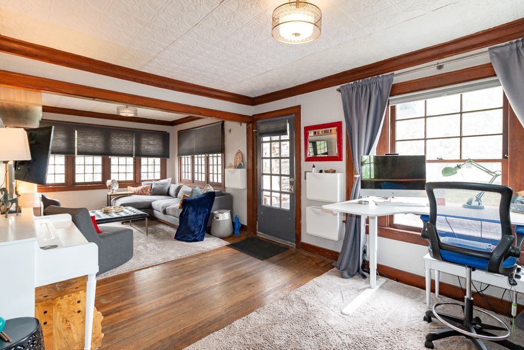 Photo of Livingroom in East Lawrence
