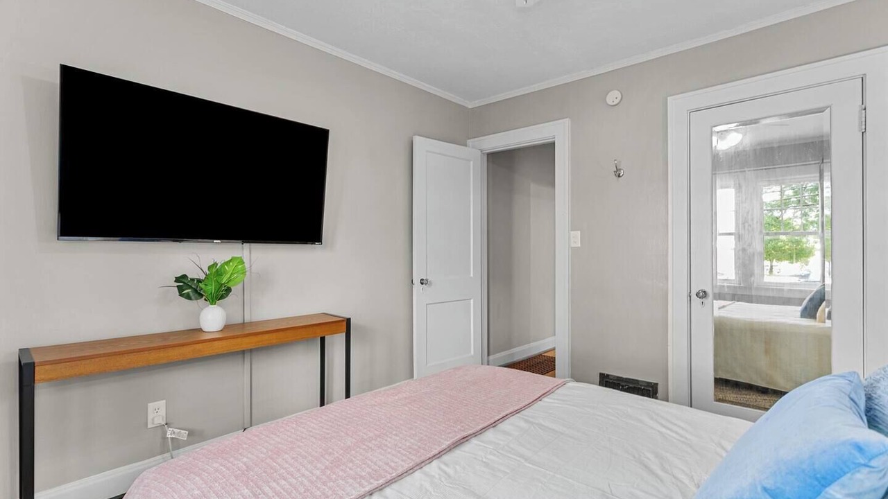 Photo of Bedroom in Ward Parkway