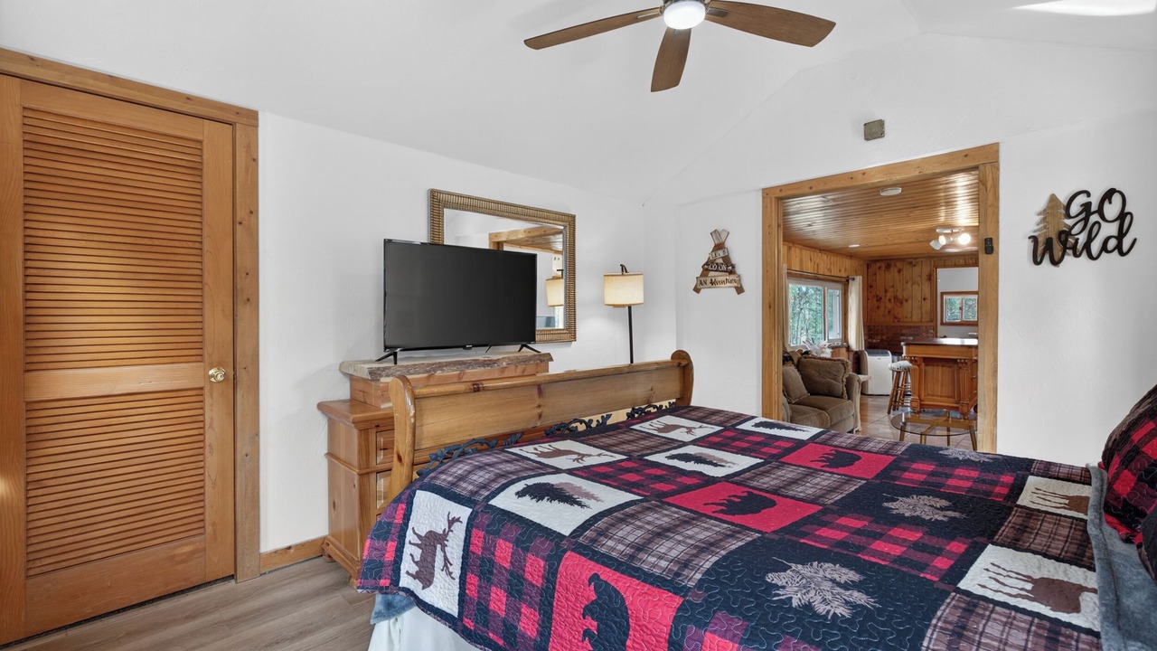 Photo of Bedroom in Pine
