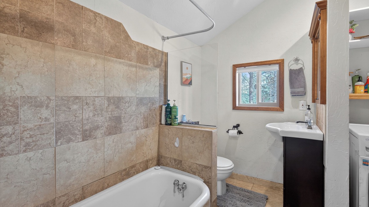 Photo of Bathroom in Pine