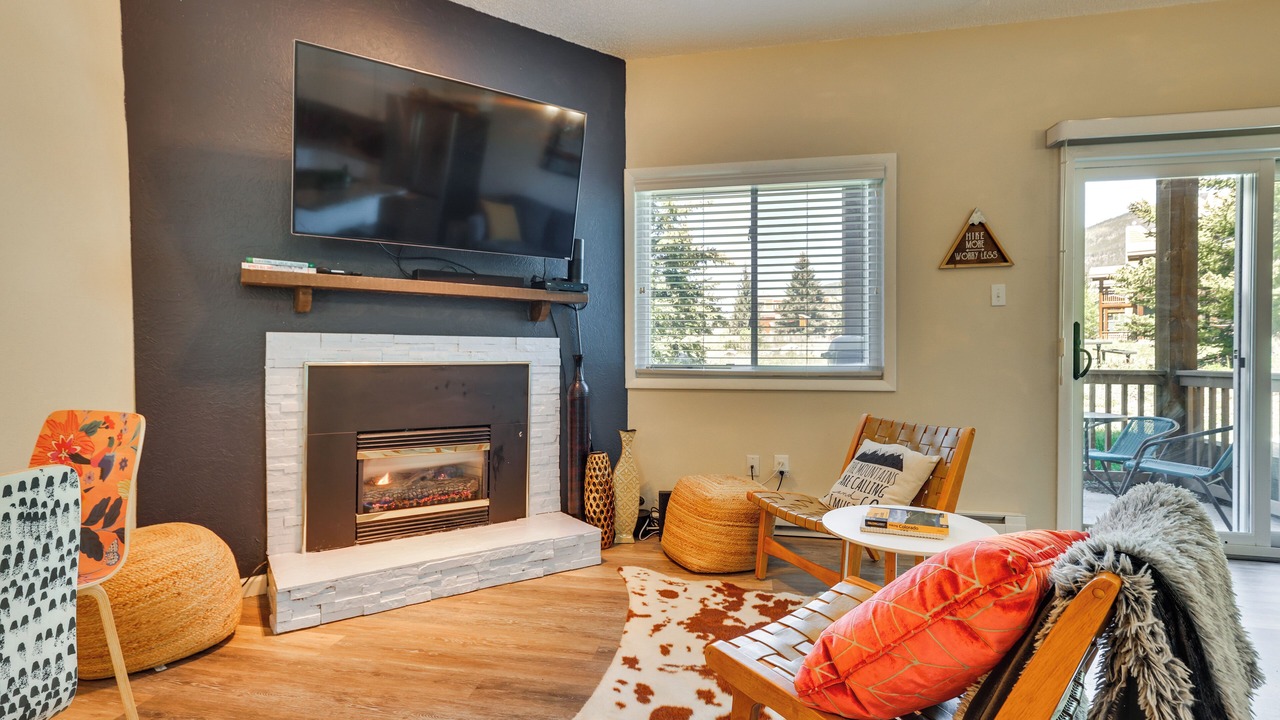 Photo of Livingroom in Summit Cove
