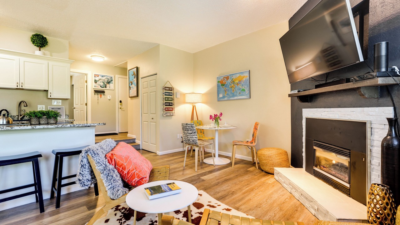 Photo of Livingroom in Summit Cove