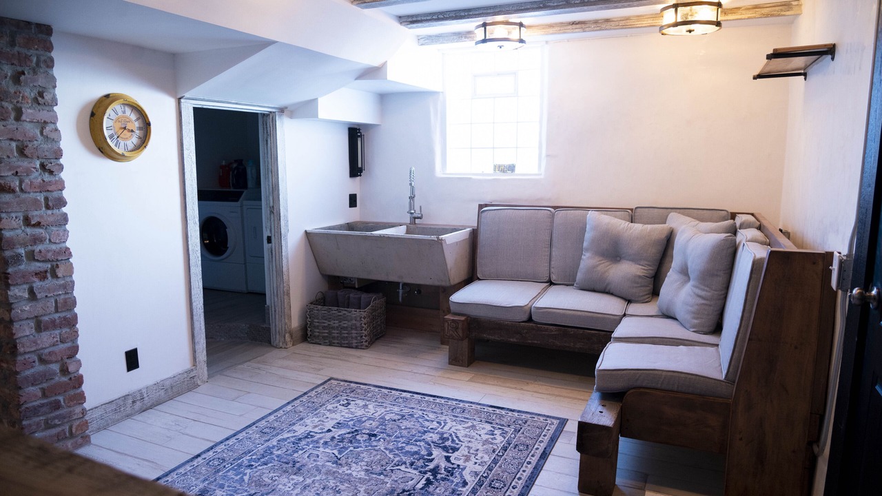 Photo of Livingroom in Dundee-Happy Hollow Historic District