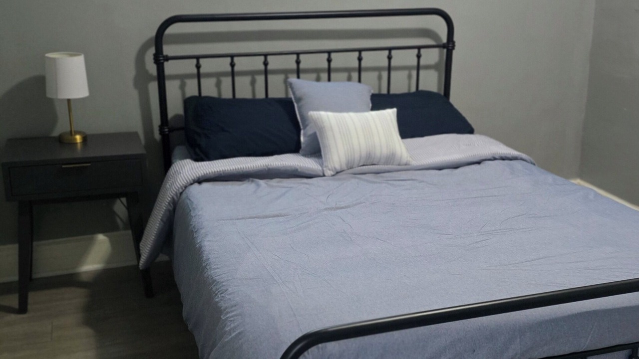 Photo of Bedroom in West Plaza