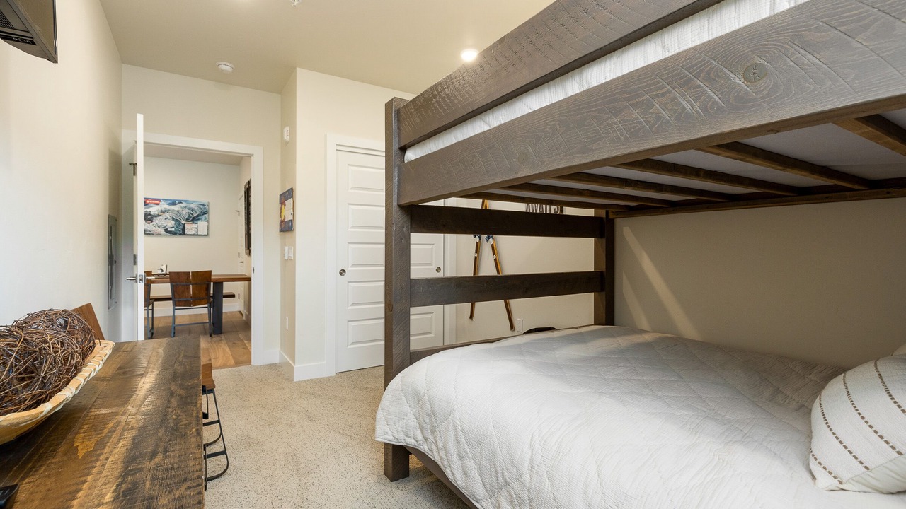 Photo of Bedroom in Lakeside Village