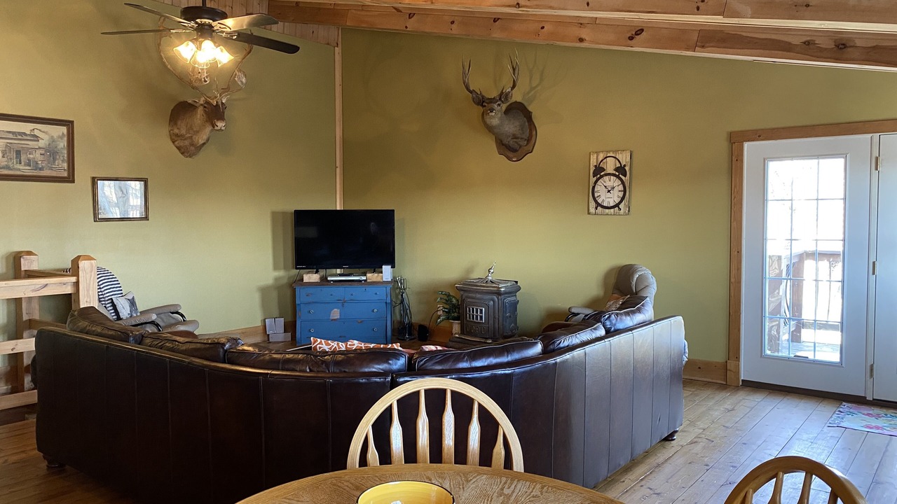 Photo of Livingroom in Ada