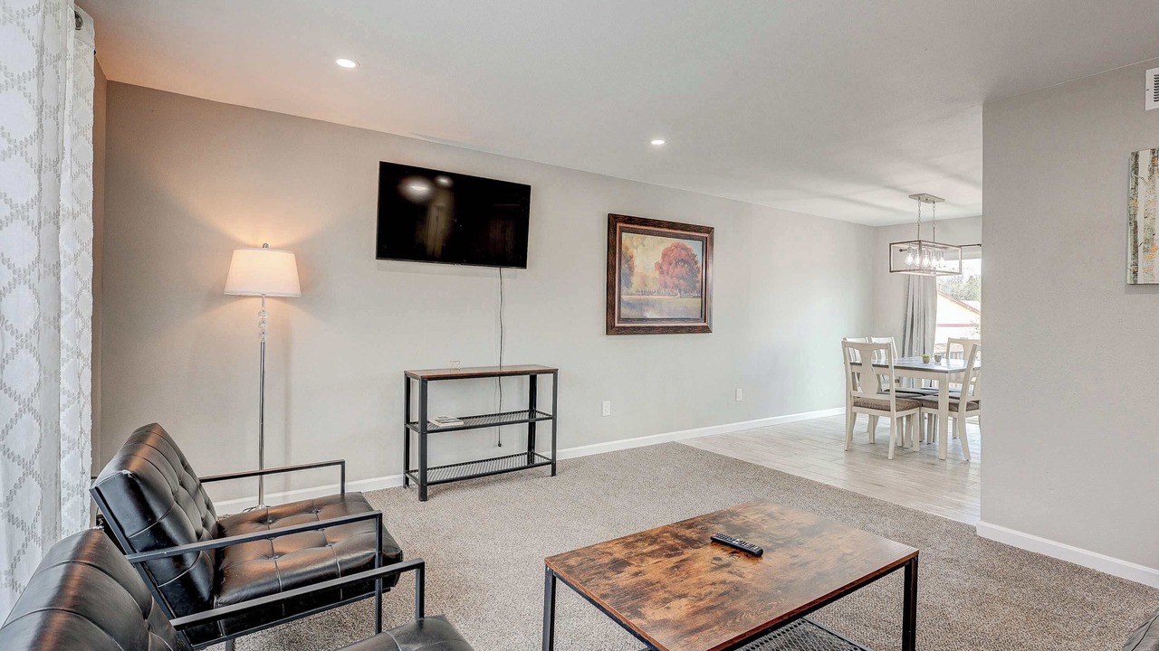 Photo of Livingroom in Aurora