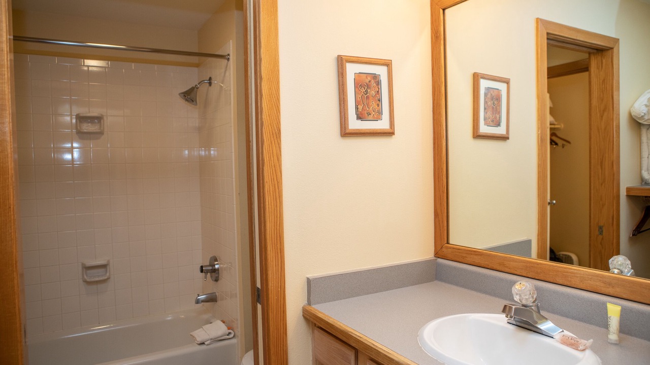 Photo of Bathroom in Lakeside Village