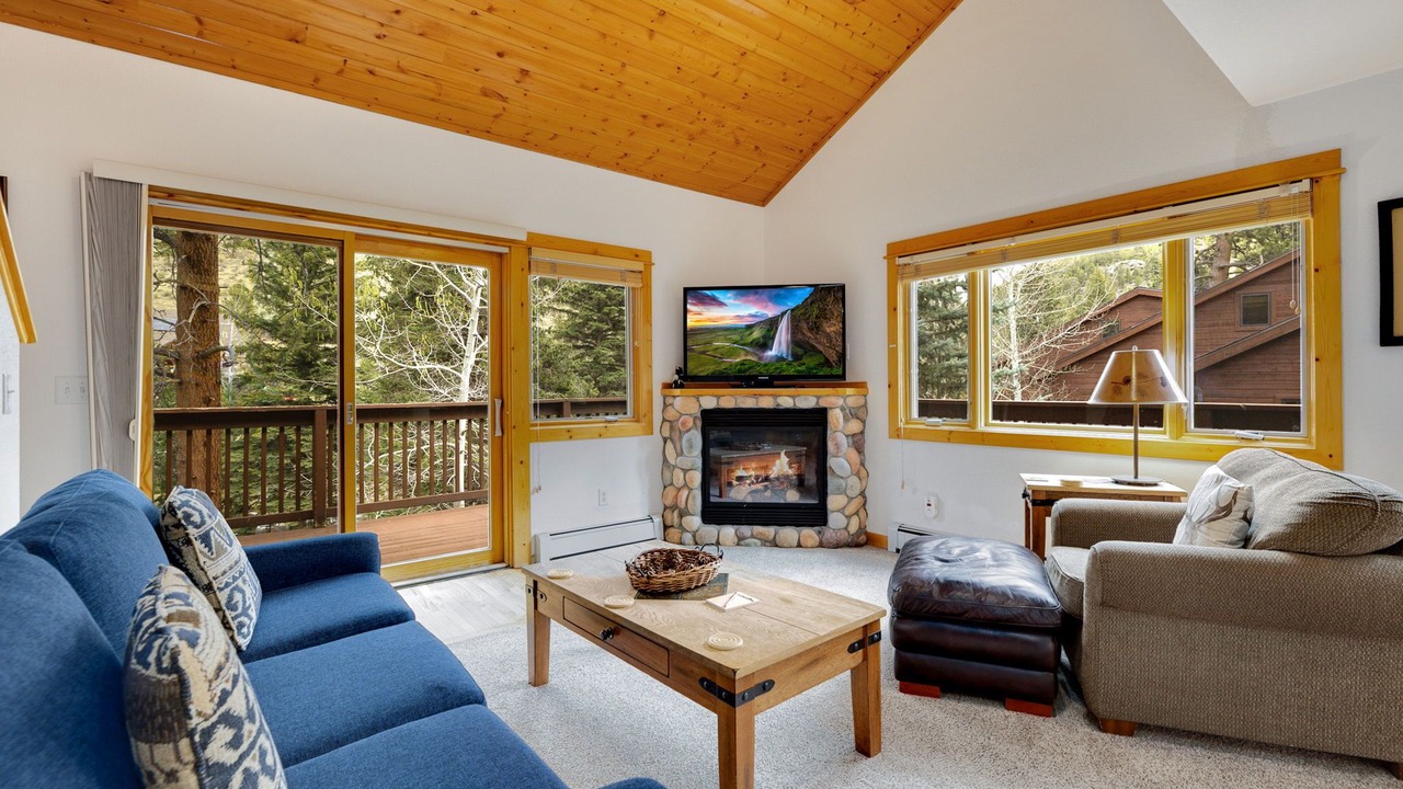 Photo of Livingroom in Fall River Estates