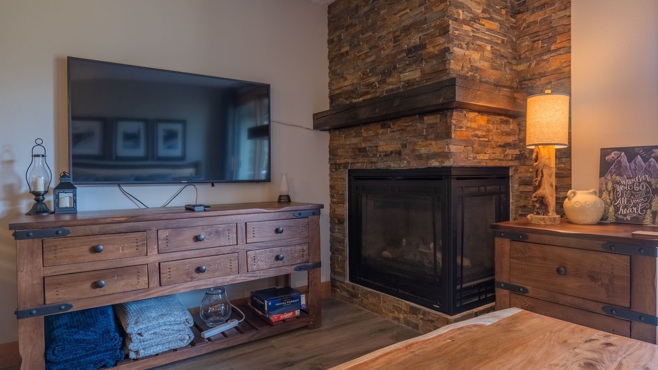Photo of Livingroom in Peak 9