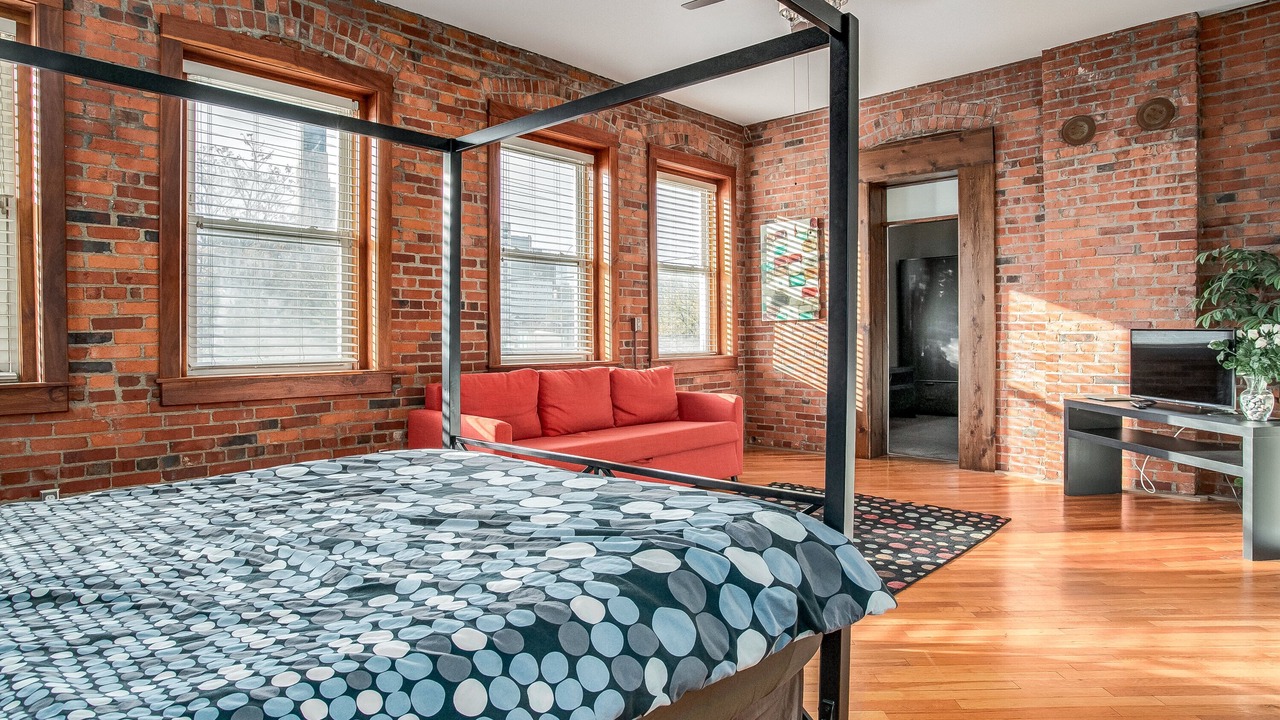 Photo of Bedroom in River Market