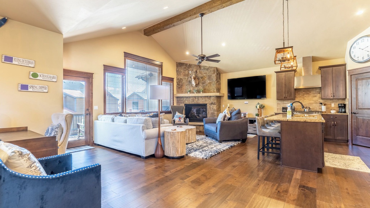 Photo of Livingroom in River Run