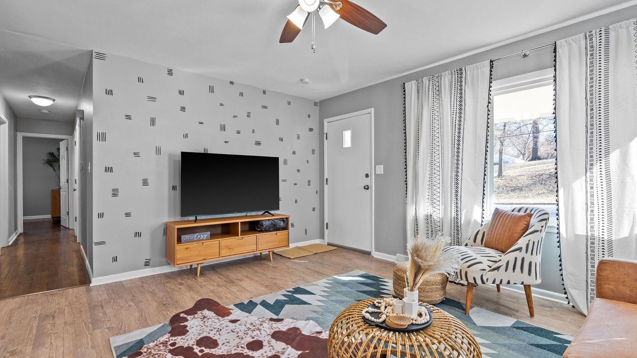 Photo of Livingroom in Merriam