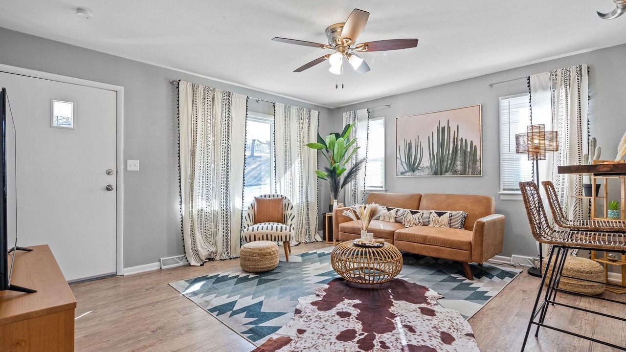 Photo of Livingroom in Merriam