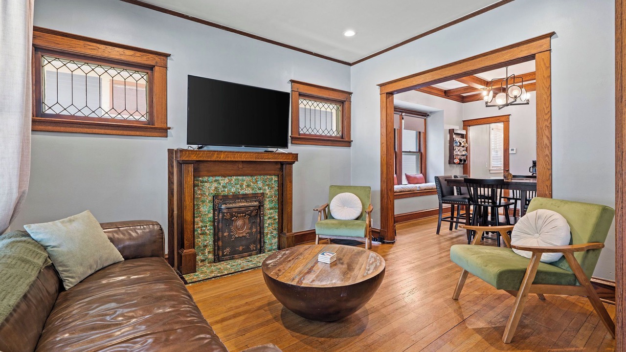 Photo of Livingroom in West Plaza