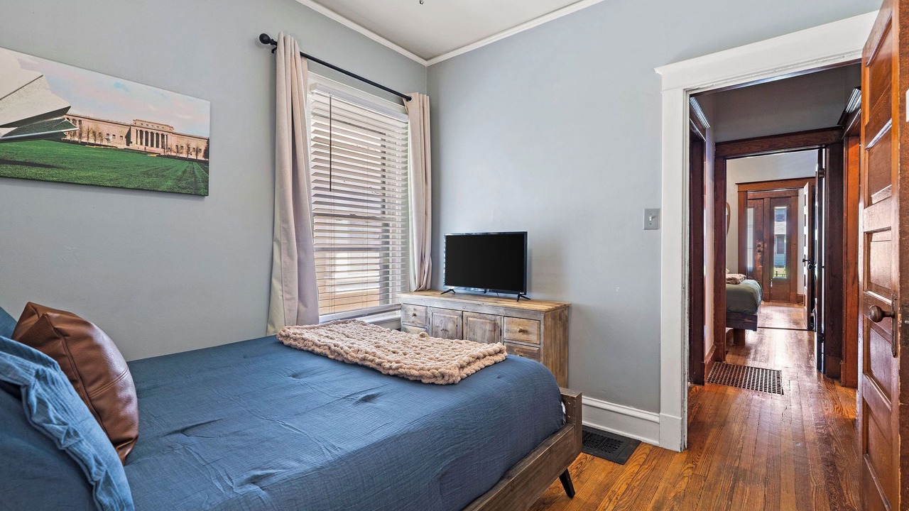 Photo of Bedroom in West Plaza
