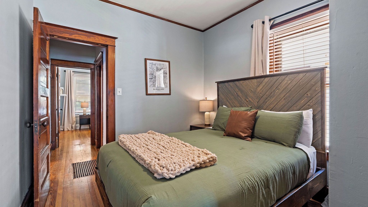 Photo of Bedroom in West Plaza