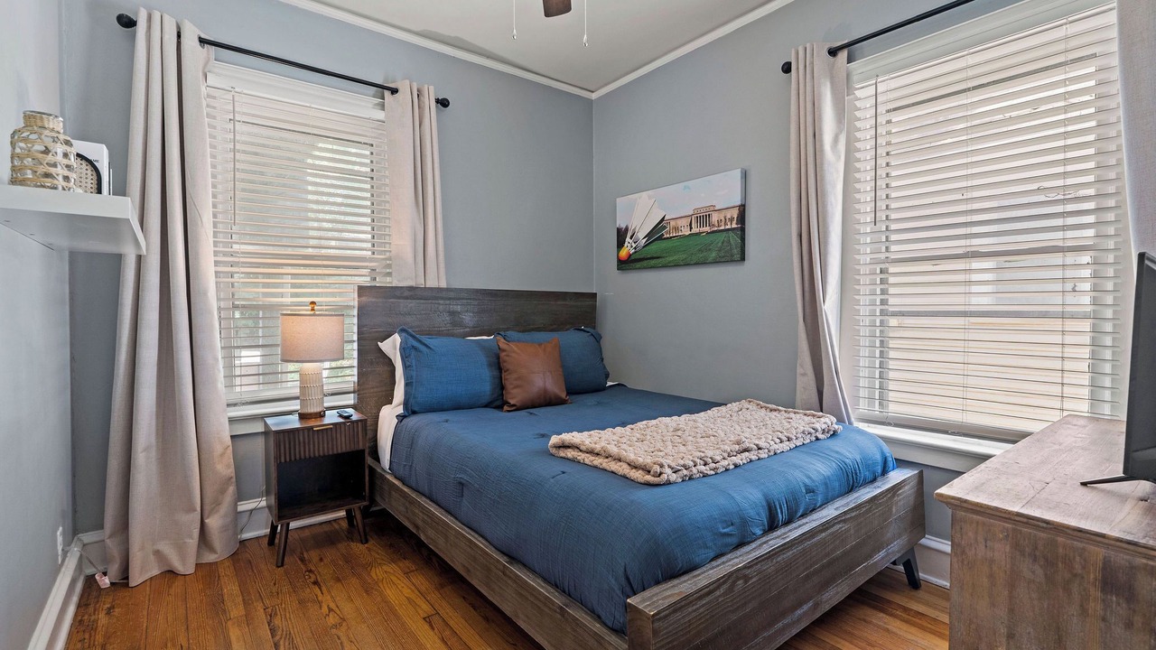 Photo of Bedroom in West Plaza