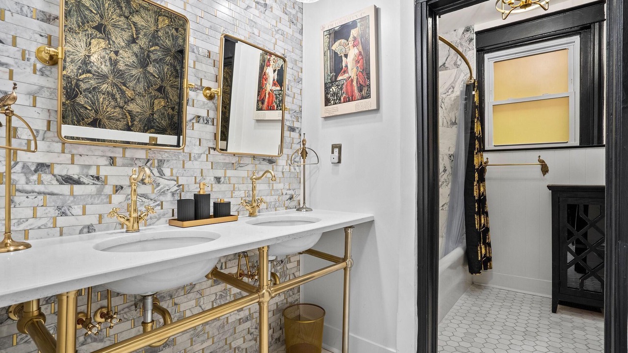 Photo of Bathroom in Hanover Place