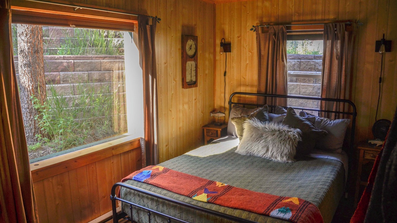 Photo of Bedroom in Drake