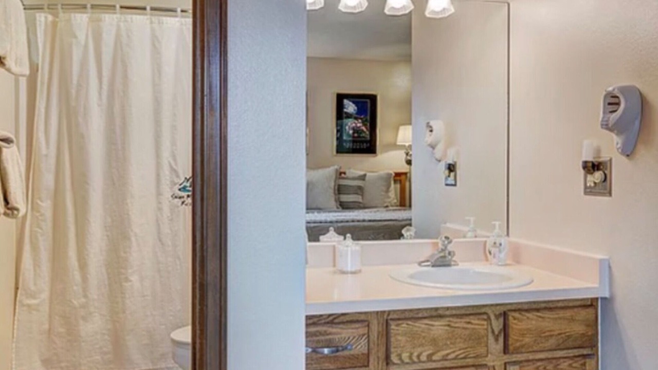 Photo of Bathroom in Summit Cove