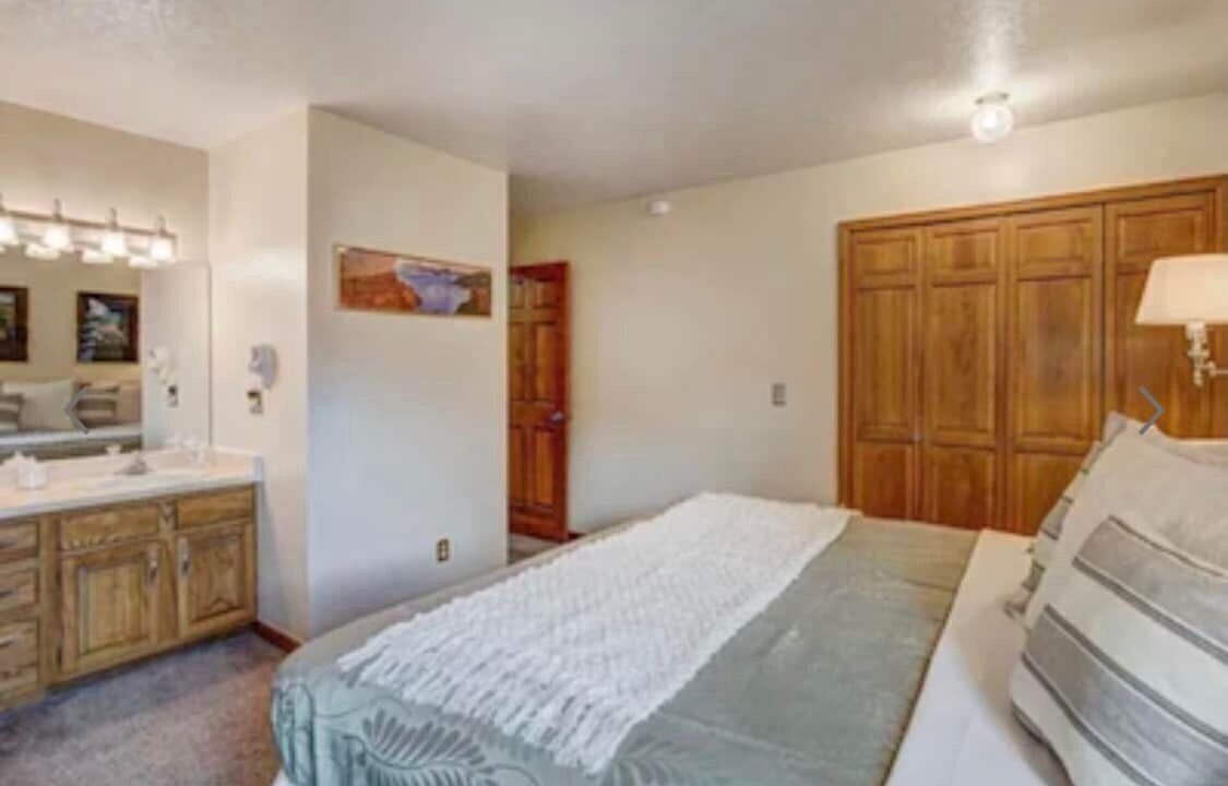 Photo of Bedroom in Summit Cove