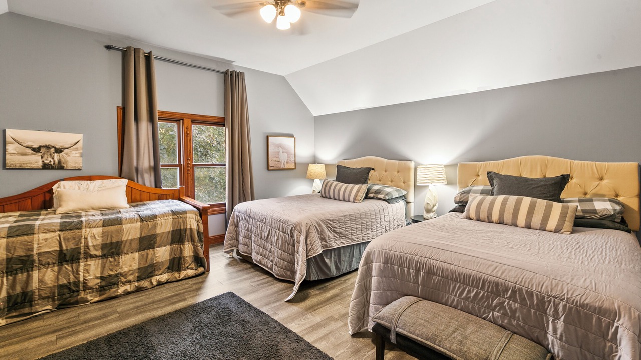 Photo of Bedroom in Benson Gardens