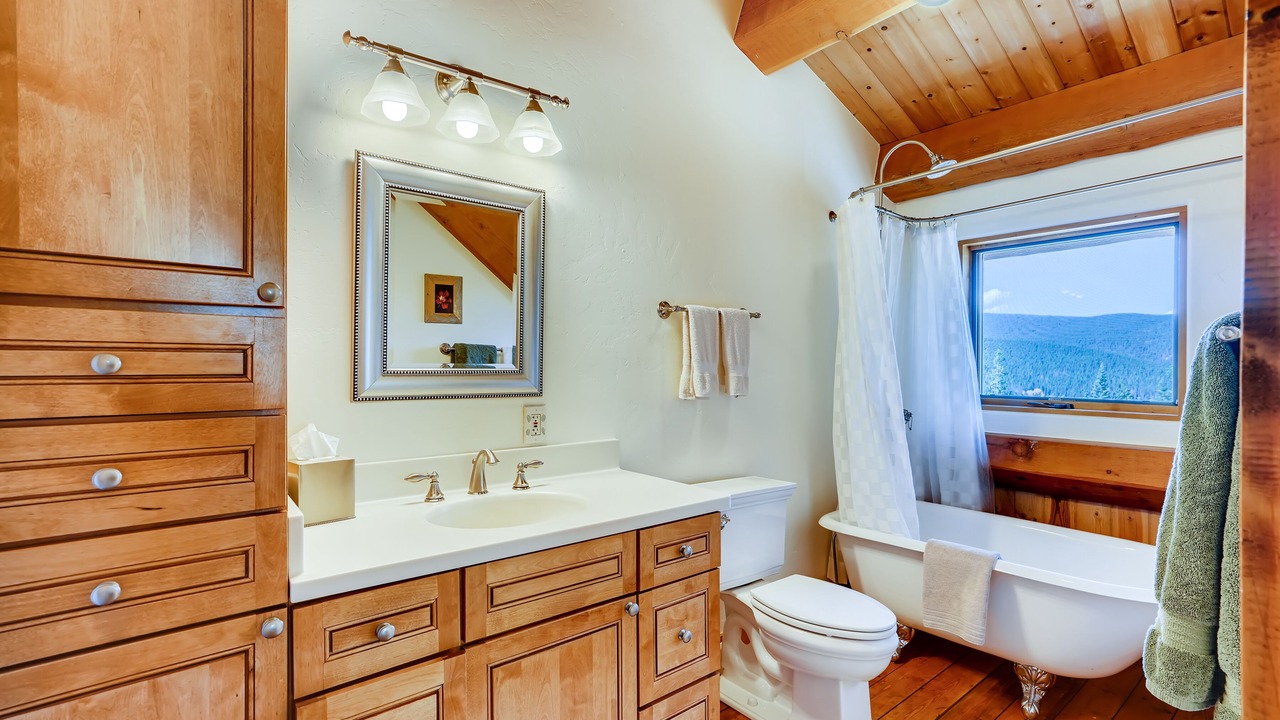 Photo of Bathroom in Red Cliff