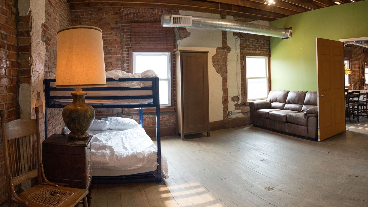 Photo of Bedroom in Crossroads Arts District