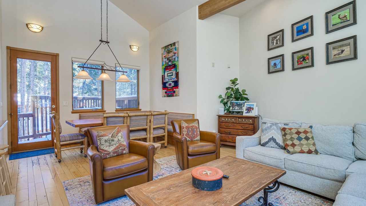 Photo of Livingroom in Warrior's Mark West