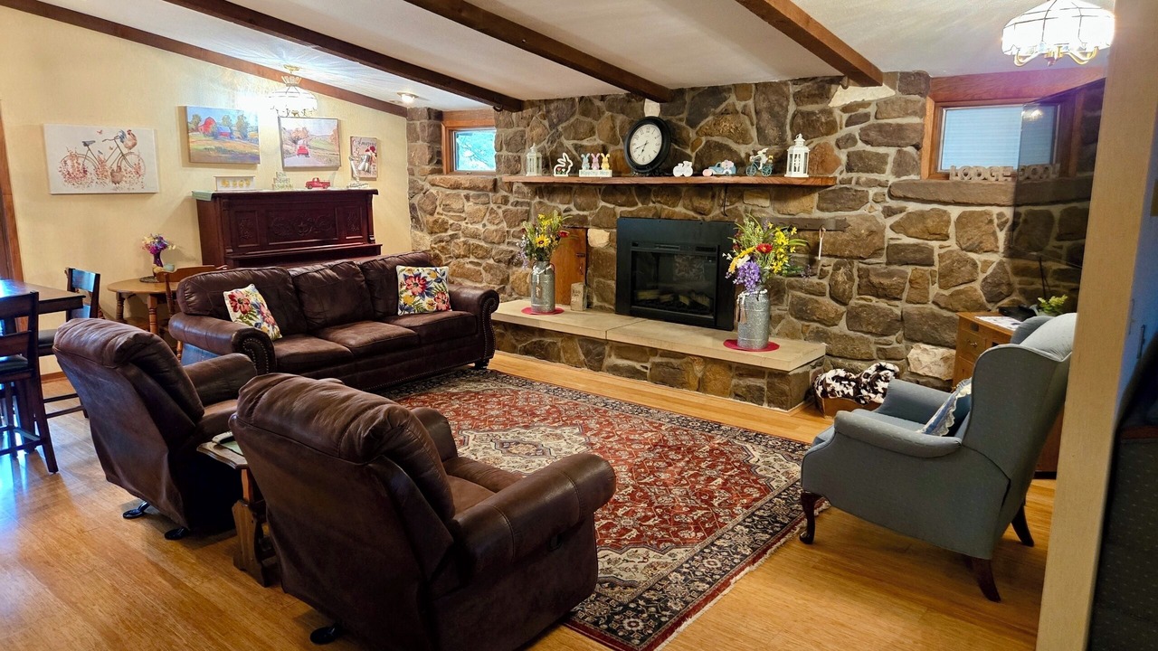 Photo of Livingroom in Ellsworth